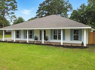 611 E Lakeshore Dr, Carriere, MS 39426