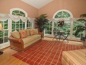 5th image of 8255 Roseland Dr