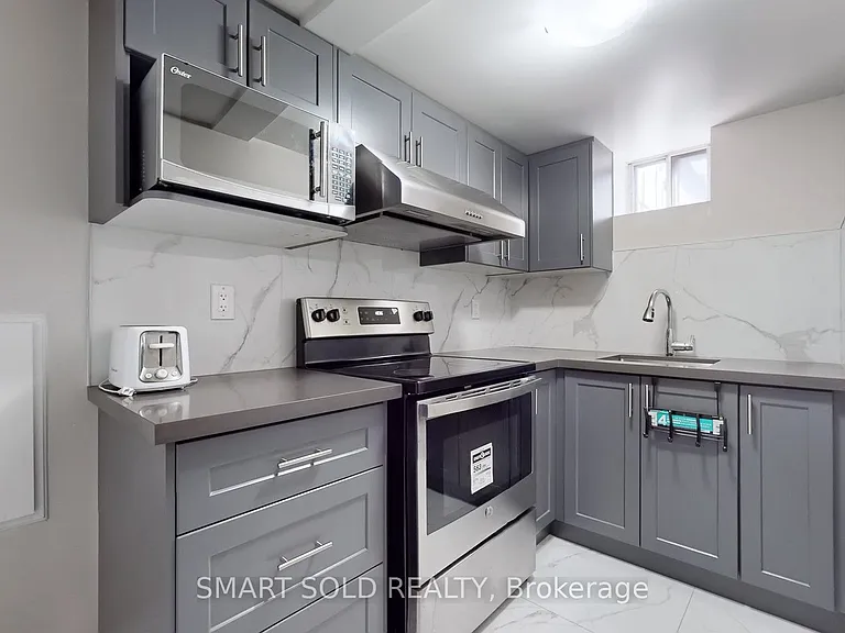 1040 Ossington Ave #BASEMENT — Photo 8