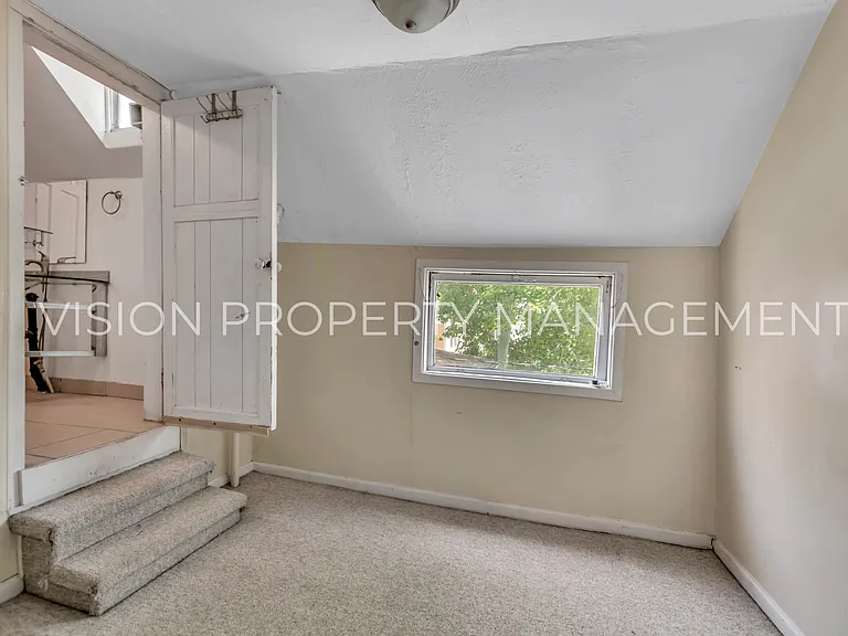 1040 E 200 S — Photo 26