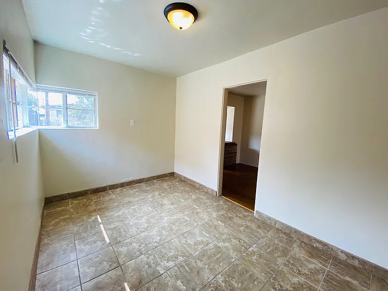 827 N San Pedro St — Photo 8