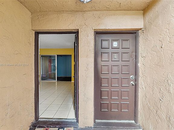 4th image of 4221 NW 19th St APT 283