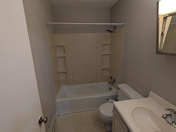 4th image of 555 E Spiller St #B