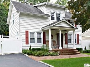 8 Edison Dr, Huntington Station, NY 11746