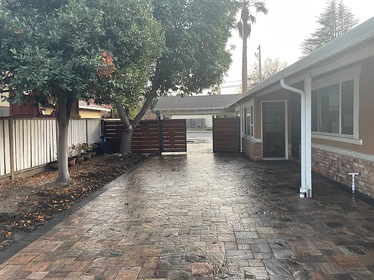 110 Gladys Ave #B — Photo 11