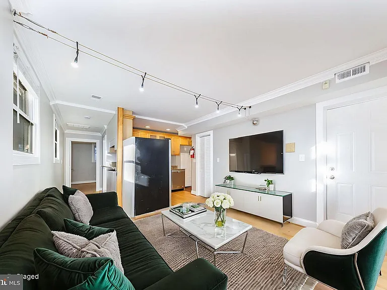 300 Oklahoma Ave NE #101 — Photo 5
