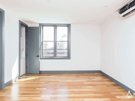 3rd image of 376 Bedford Ave #4