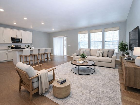 2nd image of 1029 Draper Rd