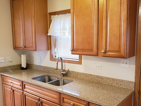5th image of 3916 Saint Paul Ave