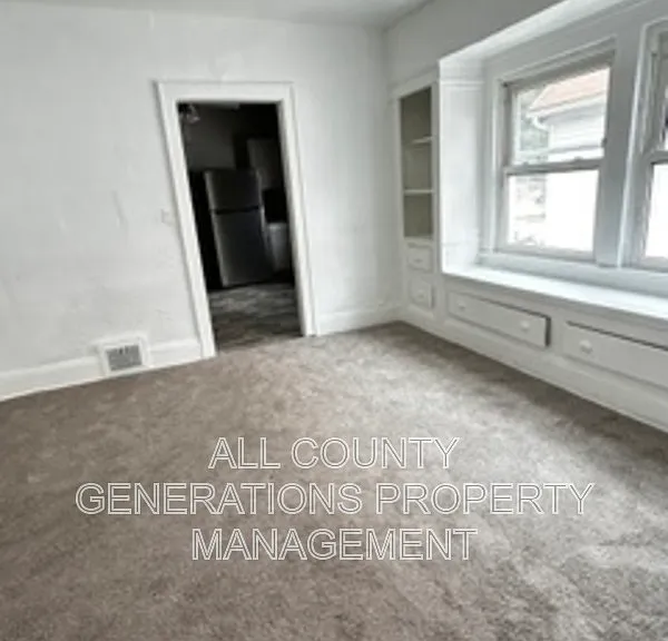 11909 Continental Ave — Photo 6