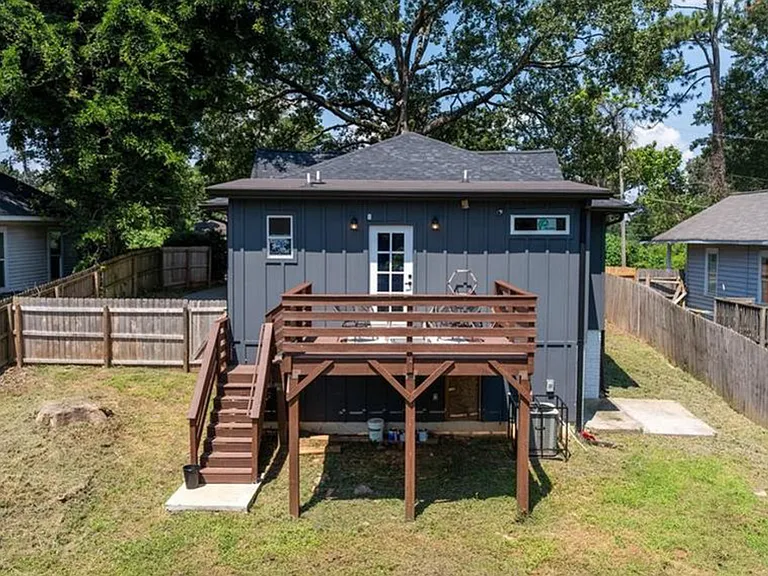 2352 Herring Rd SW — Photo 33