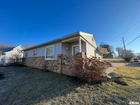 130 N Elm St, Lincoln, IL 62656