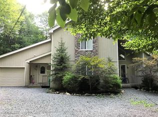 366 Appleseed Rd, Pocono Pines, PA 18350
