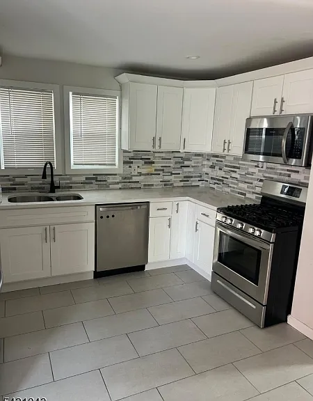 1210 Roselle St — Photo 3
