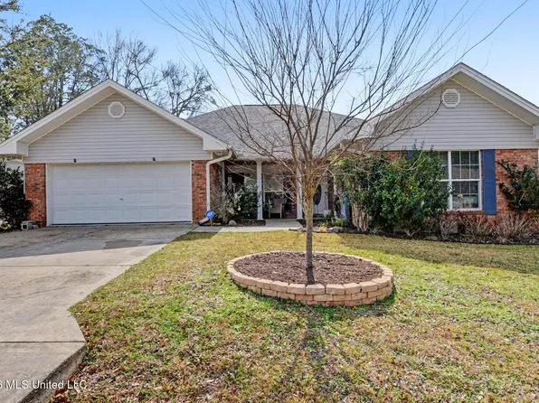 8948 Anahola Pl, Diamondhead, MS 39525