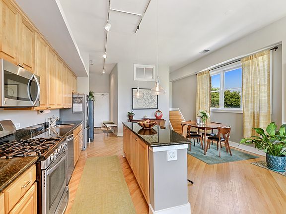4th image of 2533 N Ashland Ave