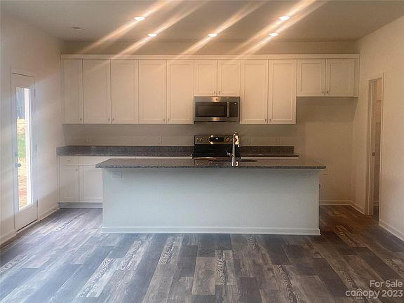 4th image of 110 Salem Springs Ln #3