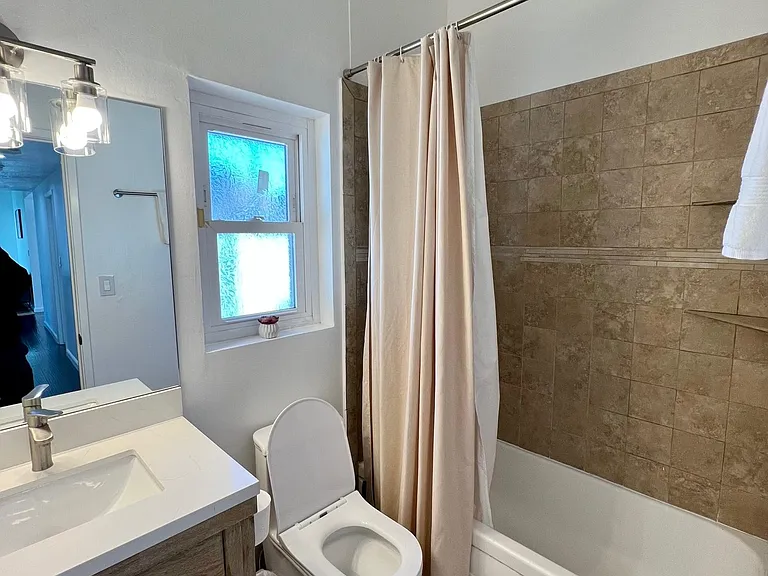 20851 Burbank Blvd — Photo 11