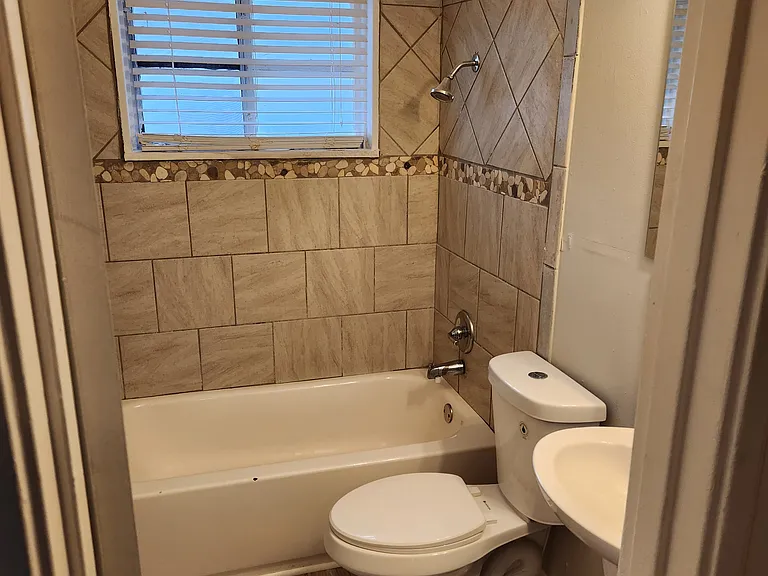 4025 Carol Dr — Photo 7