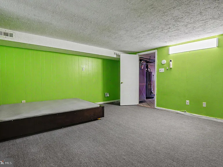 653 Franklin St — Photo 27