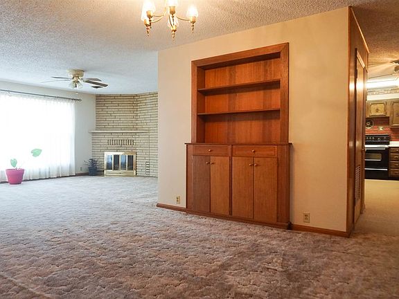 2nd image of 631 W Vine St