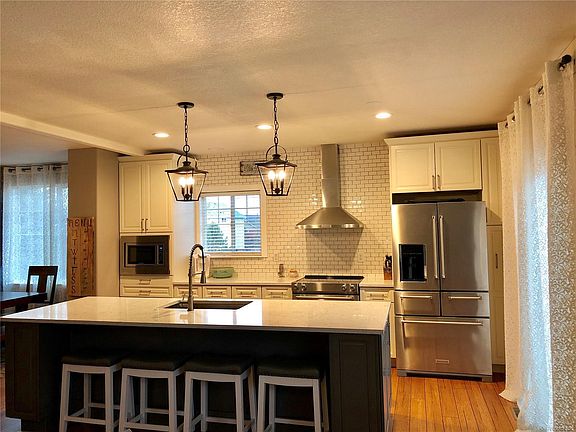5th image of 2573 Wisteria Dr