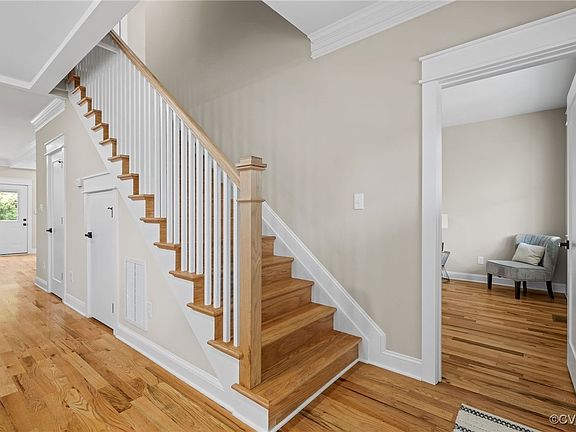 5th image of 211 Yancey St