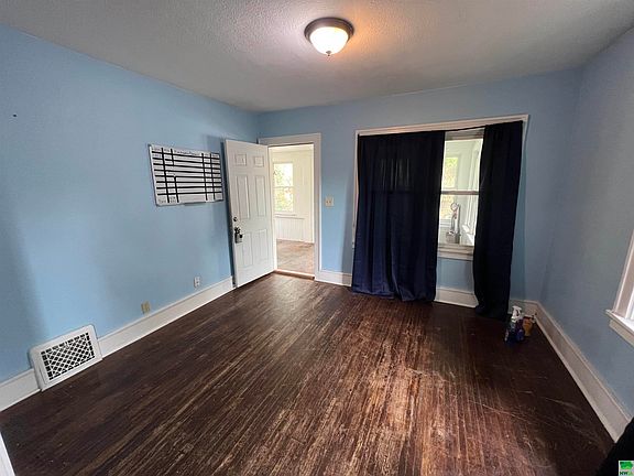 3rd image of 2218 Clark St