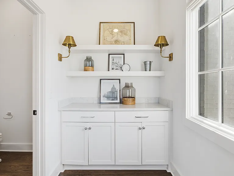 Corner nook to store your items.