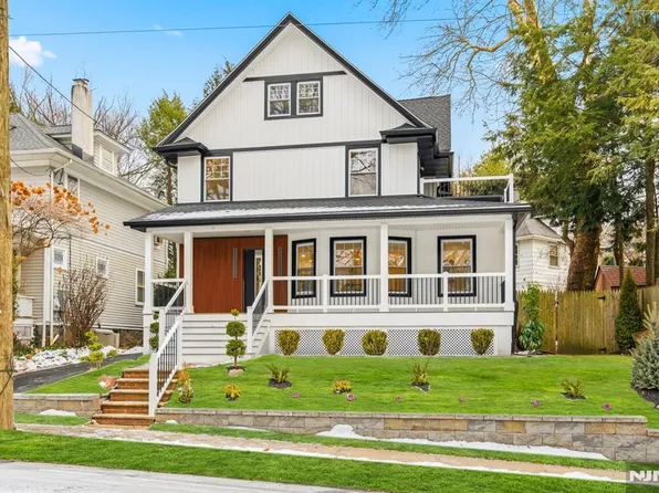 180 Crescent Ave, Leonia, NJ 07605