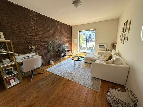 156 W 76th St #4R Photo 1 156 W 76th St #4R Photo 1