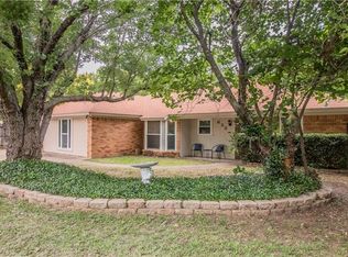 633 Holly Dr, Burleson, TX 76028