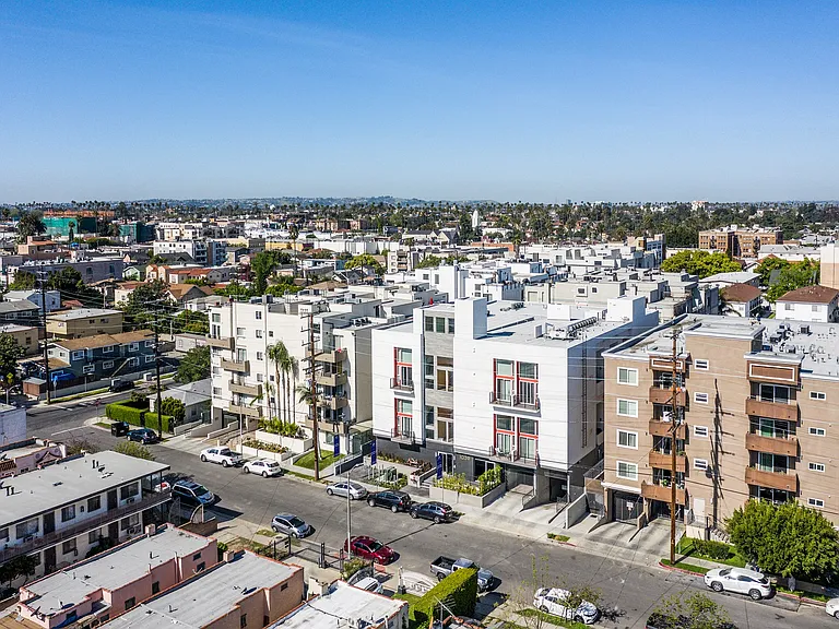 Lido Apartments - 1039 S Hobart — Photo 49