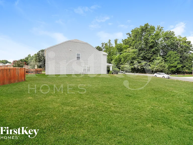400 Walnut Crossing Dr — Photo 18