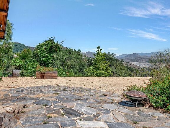 2nd image of 2689 Daisy Ln