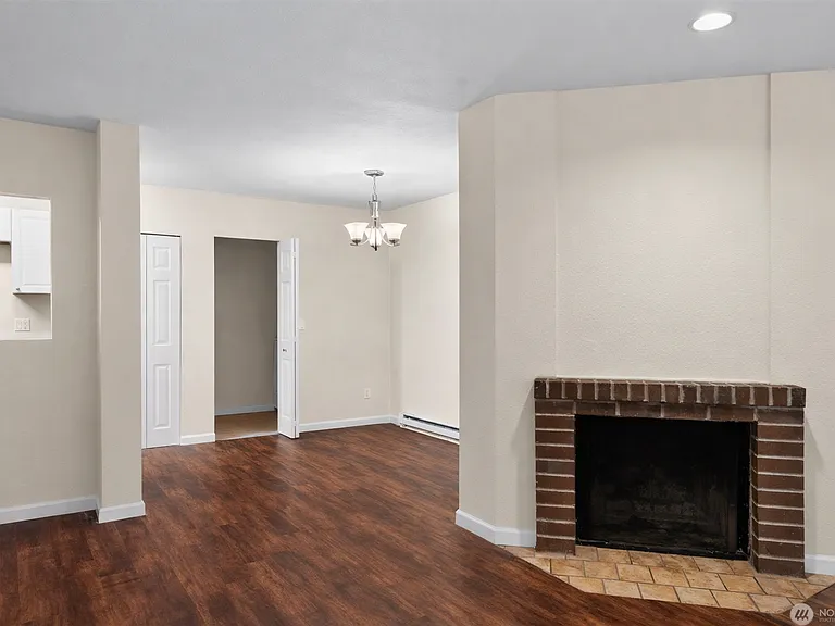 Dining & Fireplace