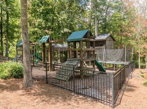 4th image of 1422 Knob Hill Cir