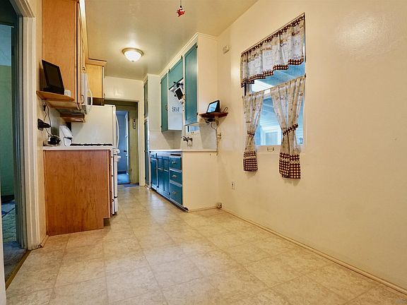 5th image of 7553 Cuyamaca Ave