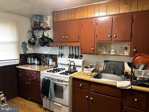 4th image of 104 Rhodes Ave