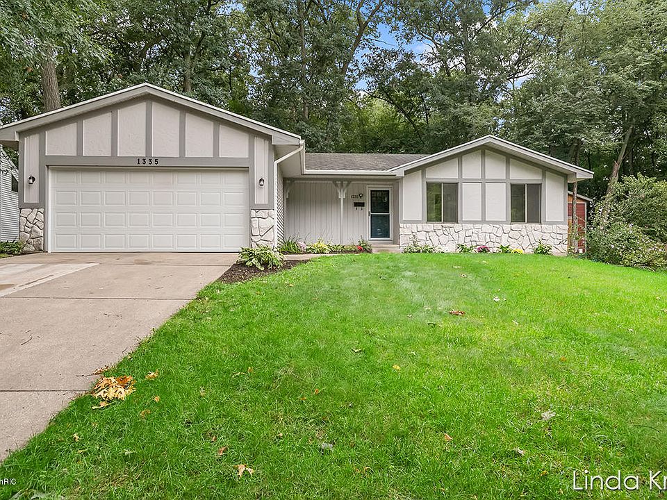 1st image of 1335 Gladstone Dr SE