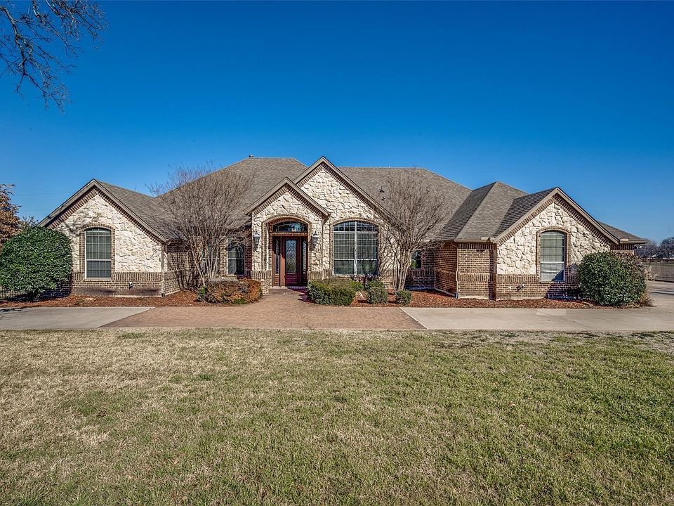 1st image of 1027 Shady Oaks Dr N