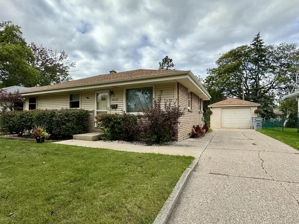 10520 West Caldwell AVENUE, Milwaukee, WI 53225