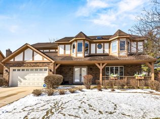 1756 Lucky Debonair Ct, Wheaton, IL 60189
