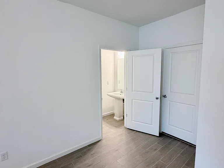 2113 Windward Cay Ln — Photo 31