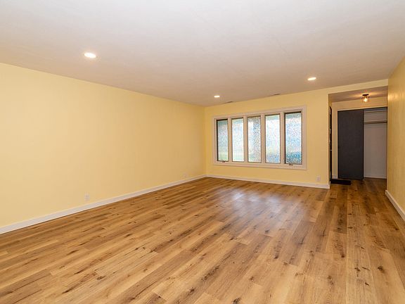 3rd image of 17370 Parker Dr