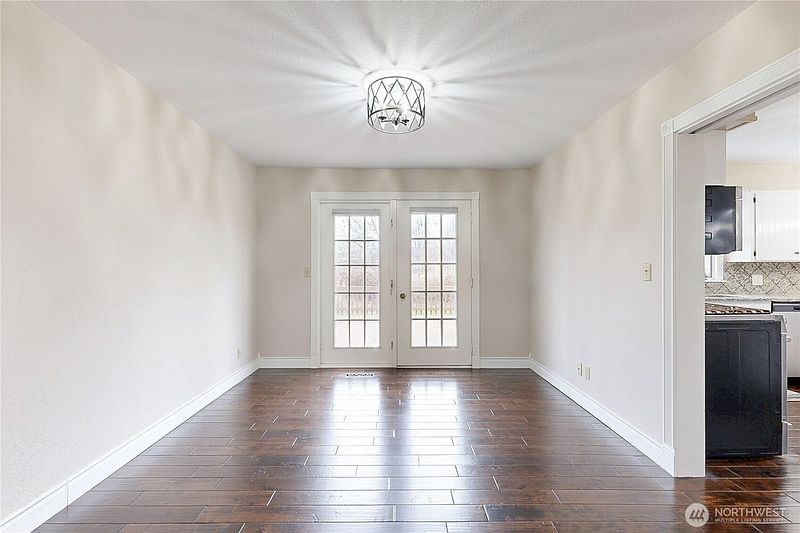 5th image of 958 Abbott Road