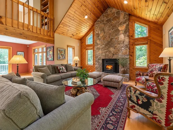 70 Hunter Lane, Jamaica, VT 05343