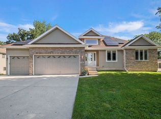 308 Skyland Way, Deerfield, WI 53531