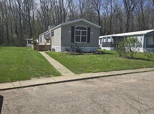 1149 Nottingham Dr, Lapeer, MI