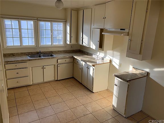 4th image of 4016 W 130th St APT A